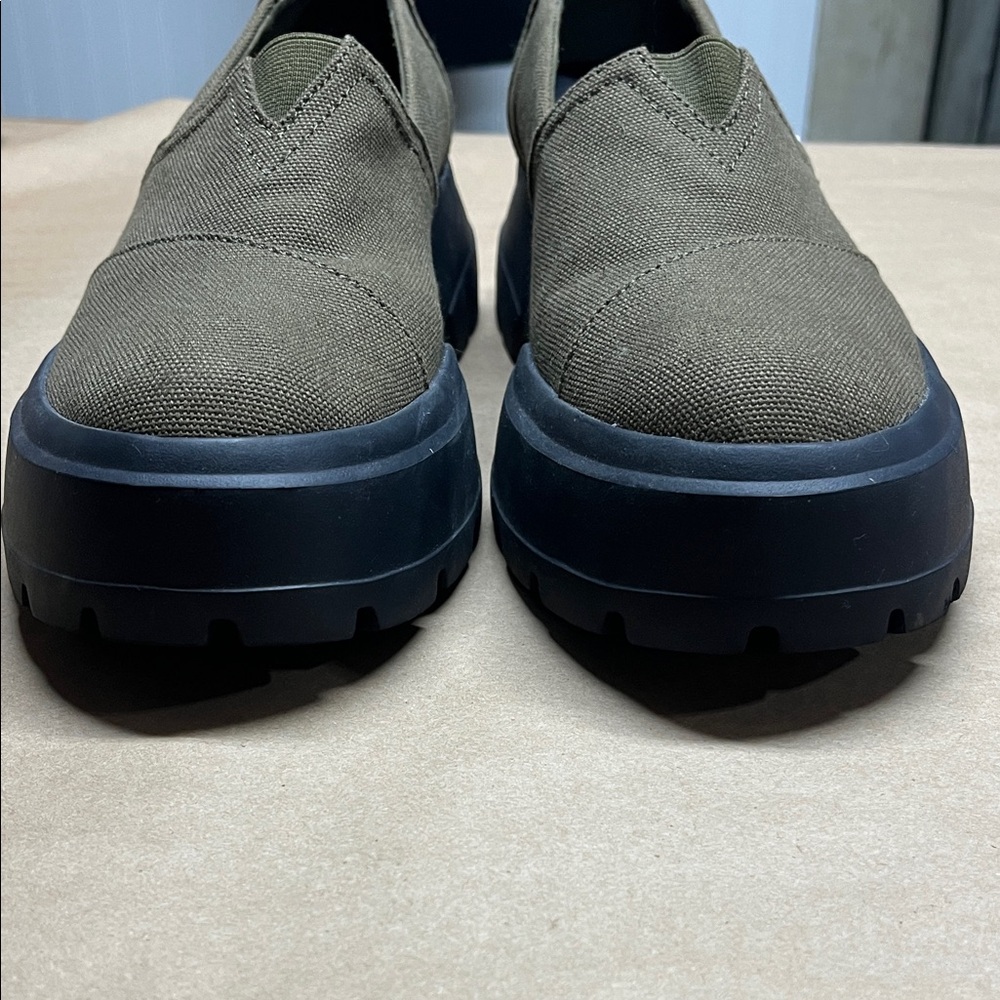 TOMS Green Khaki Lug Sole Platform Canvas Slip-On Loafers size 10 - Picture 7 of 7